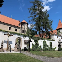 Castle of Benešov n.Pl. (© Vlach Pavel; Wikipedia; CC BY-SA 4.0)