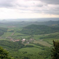 Blick vom Milešovka nach Süden (© Azenion; Wikipedia; CC BY-SA 3.0)