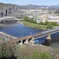 Pohled z Větruše na Labské mosty (© Dr. Bernd Gross; Wikipedia; CC BY-SA 3.0)