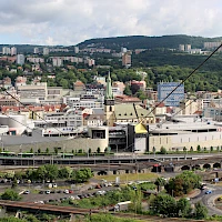 View from Větruše to the city centre with the lower station od the cable way (© Till Menzer)