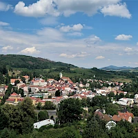 View over Benešov n.Pl. (© Vlach Pavel; Wikipedia; CC BY-SA 4.0)