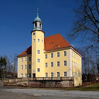 Langburkersdorf castle (© Jörg Blobelt; Wikipedia; CC BY-SA 4.0)