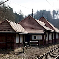 Staniční budova Edle Krone (© Liesel; Wikipedia; CC BY-SA 3.0)