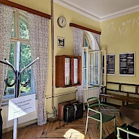 Historic waiting room (© Dominique Kumpe)