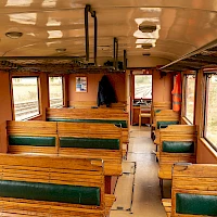 Innenraum des Triebwagens der Baureihe M131 'Hurvínek' (© Michal Gregor; Wikipedia; CC BY-SA 4.0)